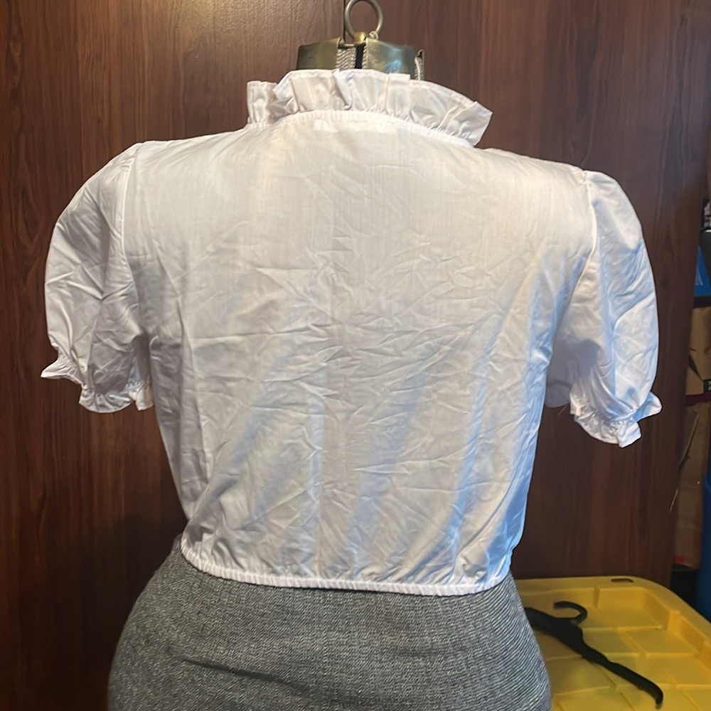 Jasambac white cropped top size small. New, never worn. Elastic front and waist - Picture 2 of 9